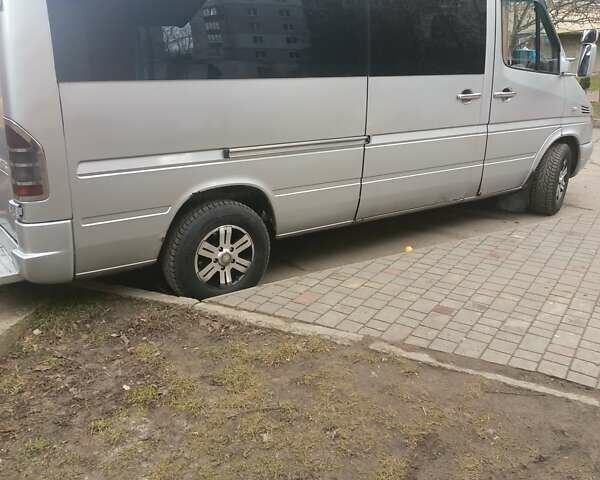 Серый Мерседес Sprinter, объемом двигателя 2.15 л и пробегом 500 тыс. км за 9100 $, фото 4 на Automoto.ua