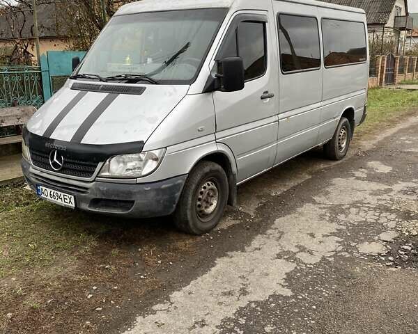 Серый Мерседес Sprinter, объемом двигателя 2.69 л и пробегом 717 тыс. км за 6500 $, фото 5 на Automoto.ua