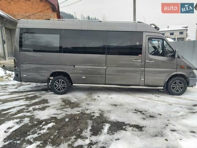 Серый Мерседес Sprinter, объемом двигателя 2.1 л и пробегом 700 тыс. км за 11000 $, фото 5 на Automoto.ua