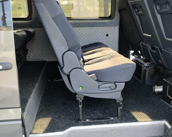 Серый Мерседес Sprinter, объемом двигателя 2.7 л и пробегом 170 тыс. км за 13500 $, фото 13 на Automoto.ua