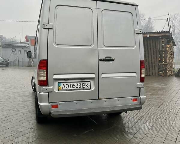 Серый Мерседес Sprinter, объемом двигателя 2.3 л и пробегом 690 тыс. км за 8000 $, фото 2 на Automoto.ua