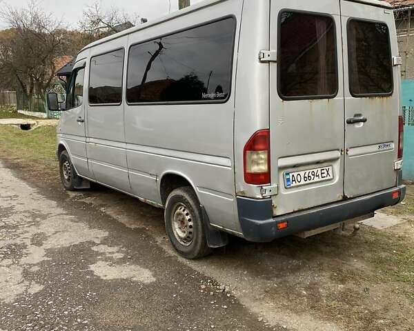 Серый Мерседес Sprinter, объемом двигателя 2.69 л и пробегом 717 тыс. км за 6500 $, фото 4 на Automoto.ua