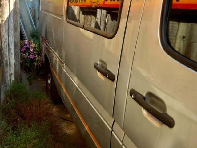 Сірий Мерседес Sprinter, об'ємом двигуна 2.1 л та пробігом 500 тис. км за 8300 $, фото 6 на Automoto.ua