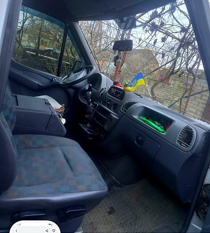 Серый Мерседес Sprinter, объемом двигателя 2.1 л и пробегом 330 тыс. км за 7800 $, фото 2 на Automoto.ua