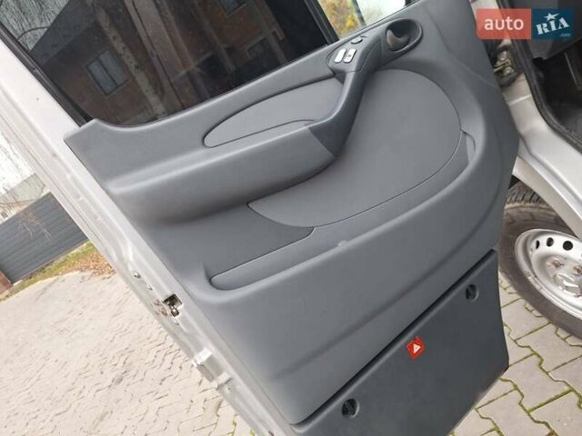 Серый Мерседес Sprinter, объемом двигателя 2.7 л и пробегом 850 тыс. км за 9500 $, фото 33 на Automoto.ua