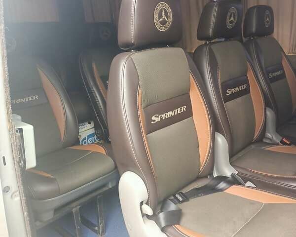 Серый Мерседес Sprinter, объемом двигателя 2.15 л и пробегом 500 тыс. км за 9100 $, фото 7 на Automoto.ua