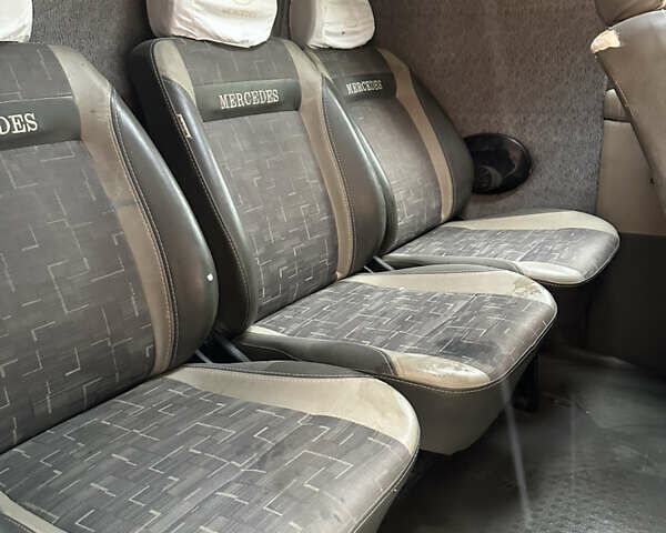 Серый Мерседес Sprinter, объемом двигателя 2.2 л и пробегом 453 тыс. км за 8500 $, фото 30 на Automoto.ua
