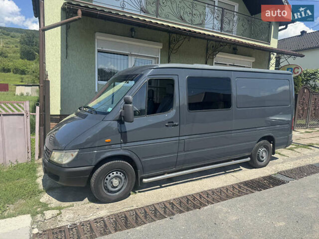 Серый Мерседес Sprinter, объемом двигателя 2.69 л и пробегом 700 тыс. км за 7300 $, фото 2 на Automoto.ua