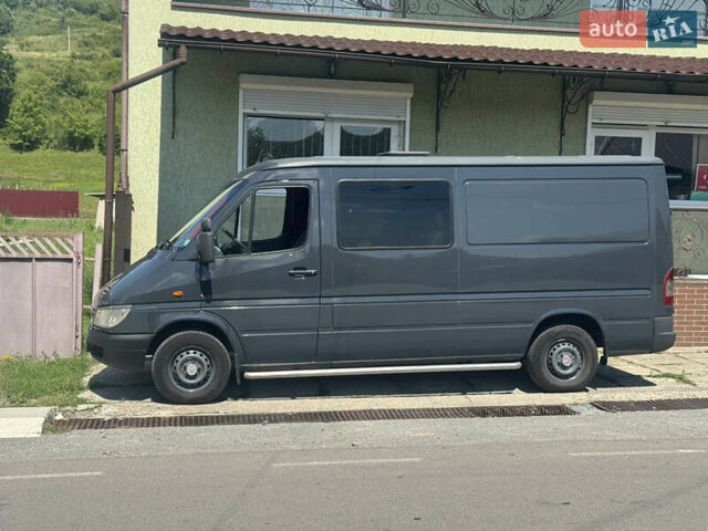 Серый Мерседес Sprinter, объемом двигателя 2.69 л и пробегом 700 тыс. км за 7300 $, фото 3 на Automoto.ua