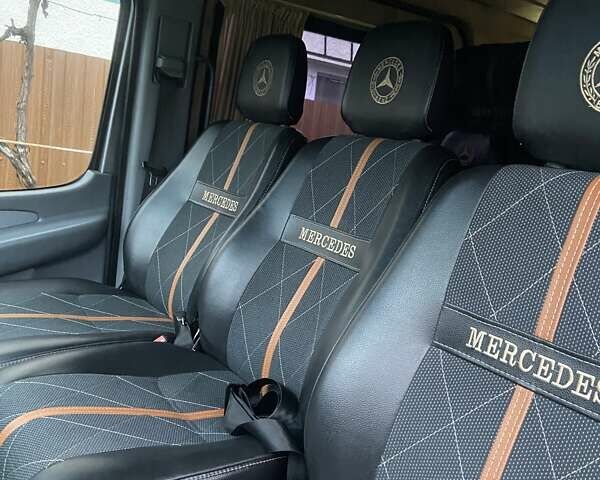 Серый Мерседес Sprinter, объемом двигателя 2.7 л и пробегом 480 тыс. км за 10500 $, фото 3 на Automoto.ua