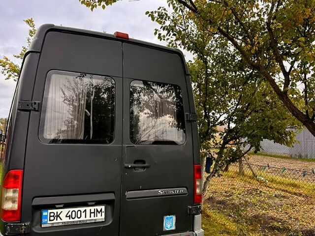 Серый Мерседес Sprinter, объемом двигателя 2.1 л и пробегом 623 тыс. км за 8500 $, фото 3 на Automoto.ua