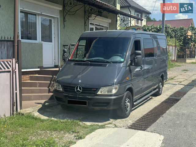 Серый Мерседес Sprinter, объемом двигателя 2.69 л и пробегом 700 тыс. км за 7300 $, фото 1 на Automoto.ua