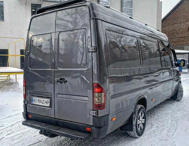 Серый Мерседес Sprinter, объемом двигателя 2.7 л и пробегом 500 тыс. км за 11777 $, фото 13 на Automoto.ua