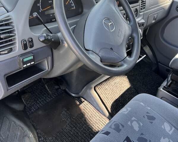 Серый Мерседес Sprinter, объемом двигателя 0 л и пробегом 520 тыс. км за 11300 $, фото 5 на Automoto.ua