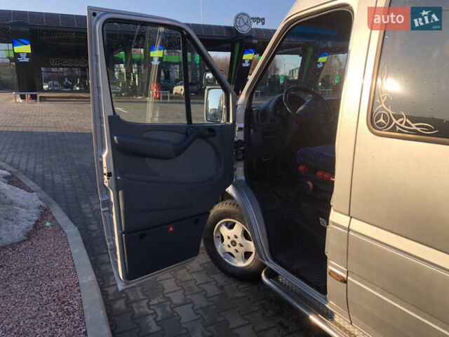 Серый Мерседес Sprinter, объемом двигателя 2.2 л и пробегом 330 тыс. км за 8200 $, фото 13 на Automoto.ua