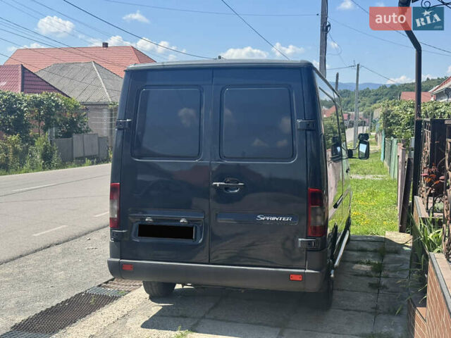 Серый Мерседес Sprinter, объемом двигателя 2.69 л и пробегом 700 тыс. км за 7300 $, фото 4 на Automoto.ua