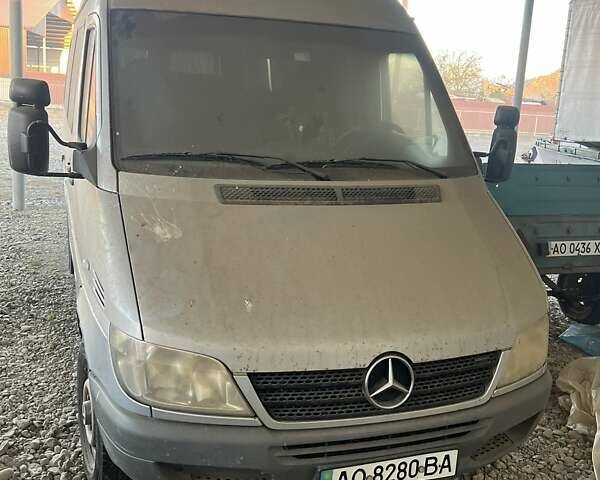 Серый Мерседес Sprinter, объемом двигателя 0 л и пробегом 340 тыс. км за 8000 $, фото 2 на Automoto.ua