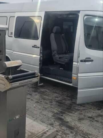 Серый Мерседес Sprinter, объемом двигателя 2.7 л и пробегом 850 тыс. км за 9900 $, фото 2 на Automoto.ua