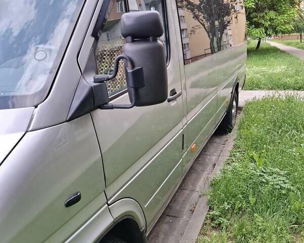 Серый Мерседес Sprinter, объемом двигателя 2.7 л и пробегом 830 тыс. км за 11200 $, фото 1 на Automoto.ua