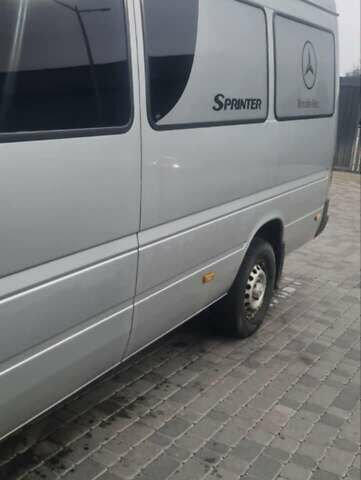 Серый Мерседес Sprinter, объемом двигателя 2.7 л и пробегом 850 тыс. км за 9900 $, фото 3 на Automoto.ua