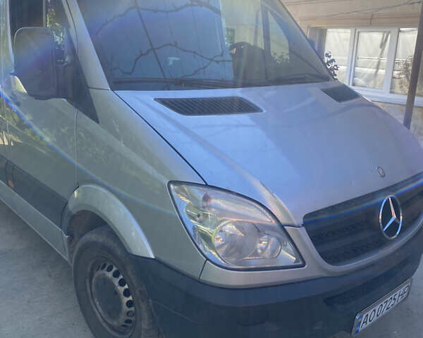 Серый Мерседес Sprinter, объемом двигателя 2.3 л и пробегом 500 тыс. км за 12000 $, фото 7 на Automoto.ua