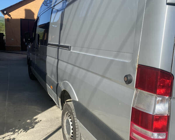 Серый Мерседес Sprinter, объемом двигателя 2.3 л и пробегом 500 тыс. км за 12000 $, фото 6 на Automoto.ua