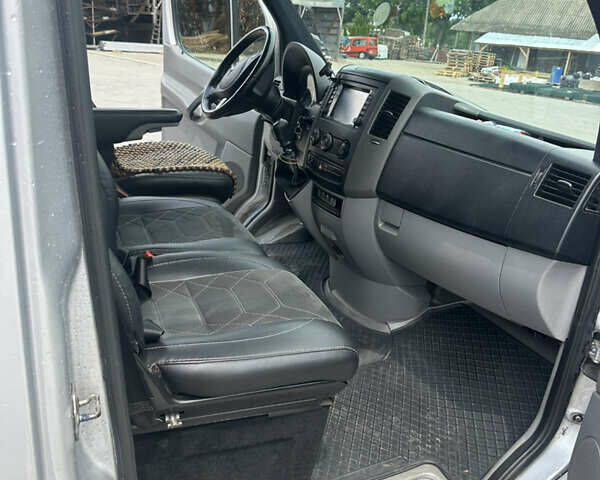 Серый Мерседес Sprinter, объемом двигателя 2.99 л и пробегом 425 тыс. км за 16700 $, фото 5 на Automoto.ua