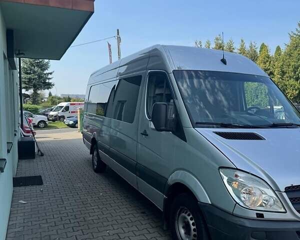 Серый Мерседес Sprinter, объемом двигателя 2.9 л и пробегом 200 тыс. км за 15900 $, фото 2 на Automoto.ua