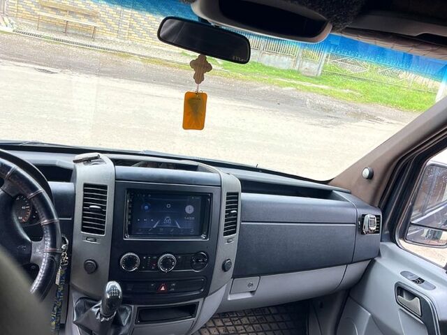 Серый Мерседес Sprinter, объемом двигателя 3 л и пробегом 520 тыс. км за 13500 $, фото 4 на Automoto.ua