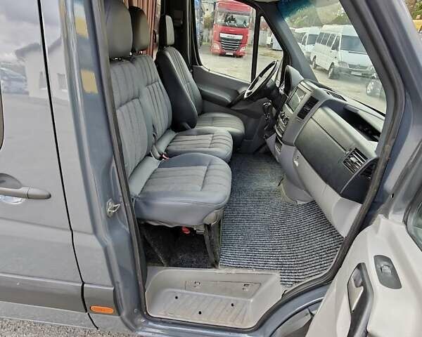 Серый Мерседес Sprinter, объемом двигателя 2.1 л и пробегом 500 тыс. км за 13900 $, фото 15 на Automoto.ua