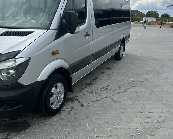 Серый Мерседес Sprinter, объемом двигателя 2.99 л и пробегом 425 тыс. км за 16700 $, фото 1 на Automoto.ua