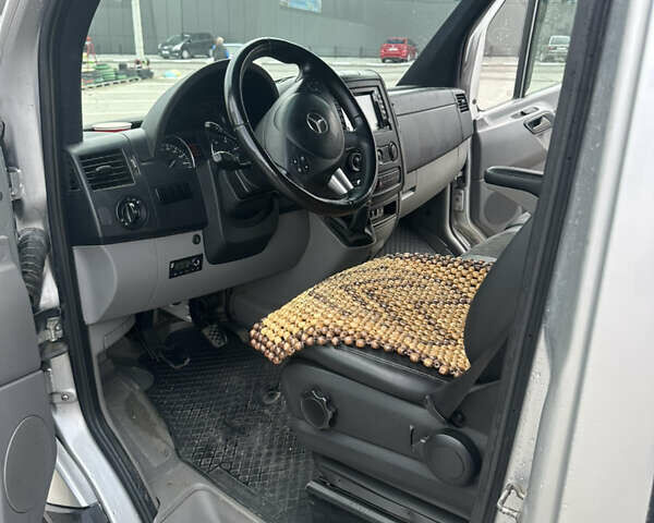 Серый Мерседес Sprinter, объемом двигателя 2.99 л и пробегом 425 тыс. км за 16700 $, фото 4 на Automoto.ua