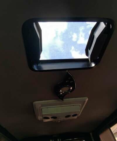 Серый Мерседес Sprinter, объемом двигателя 2.15 л и пробегом 470 тыс. км за 12000 $, фото 5 на Automoto.ua