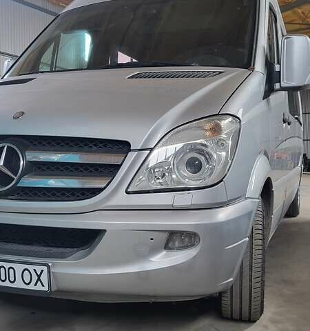 Серый Мерседес Sprinter, объемом двигателя 3 л и пробегом 830 тыс. км за 18500 $, фото 2 на Automoto.ua