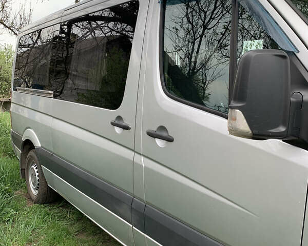 Серый Мерседес Sprinter, объемом двигателя 2.2 л и пробегом 850 тыс. км за 9000 $, фото 2 на Automoto.ua