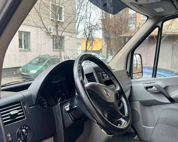 Серый Мерседес Sprinter, объемом двигателя 2.2 л и пробегом 371 тыс. км за 11500 $, фото 6 на Automoto.ua