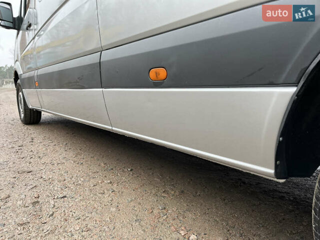 Серый Мерседес Sprinter, объемом двигателя 2.99 л и пробегом 380 тыс. км за 11500 $, фото 7 на Automoto.ua