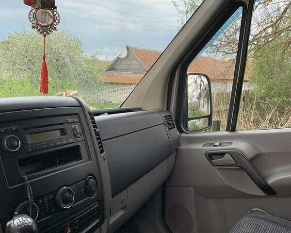 Серый Мерседес Sprinter, объемом двигателя 2.2 л и пробегом 850 тыс. км за 9000 $, фото 9 на Automoto.ua