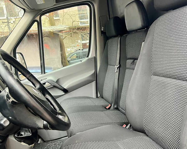 Серый Мерседес Sprinter, объемом двигателя 2.2 л и пробегом 371 тыс. км за 11500 $, фото 5 на Automoto.ua