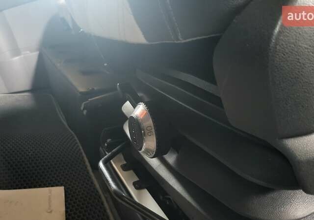 Серый Мерседес Sprinter, объемом двигателя 3 л и пробегом 830 тыс. км за 18500 $, фото 15 на Automoto.ua
