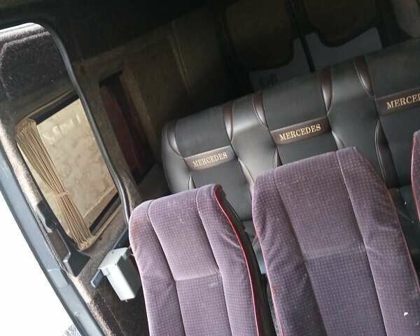 Серый Мерседес Sprinter, объемом двигателя 2.3 л и пробегом 200 тыс. км за 13000 $, фото 3 на Automoto.ua
