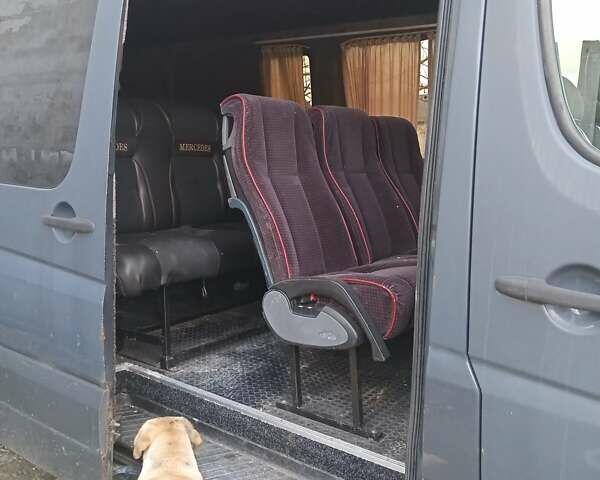 Серый Мерседес Sprinter, объемом двигателя 2.3 л и пробегом 200 тыс. км за 13000 $, фото 1 на Automoto.ua
