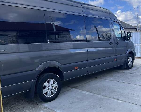 Серый Мерседес Sprinter, объемом двигателя 2.99 л и пробегом 720 тыс. км за 28000 $, фото 2 на Automoto.ua