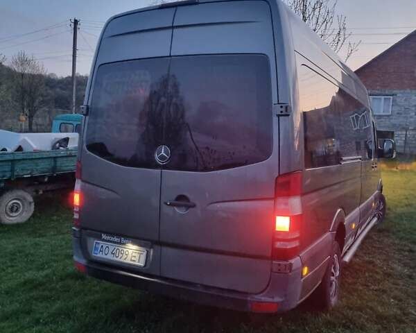 Серый Мерседес Sprinter, объемом двигателя 2.14 л и пробегом 500 тыс. км за 16515 $, фото 5 на Automoto.ua