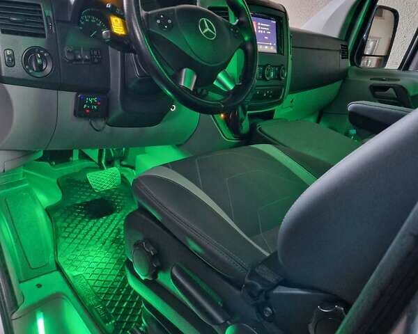 Серый Мерседес Sprinter, объемом двигателя 2.9 л и пробегом 123 тыс. км за 26500 $, фото 30 на Automoto.ua
