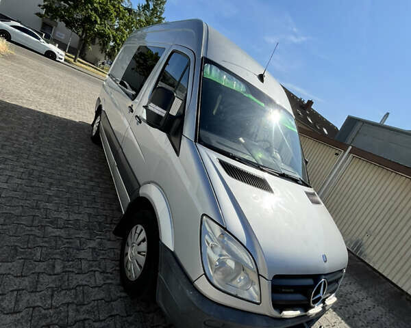 Серый Мерседес Sprinter, объемом двигателя 2.1 л и пробегом 370 тыс. км за 14161 $, фото 2 на Automoto.ua