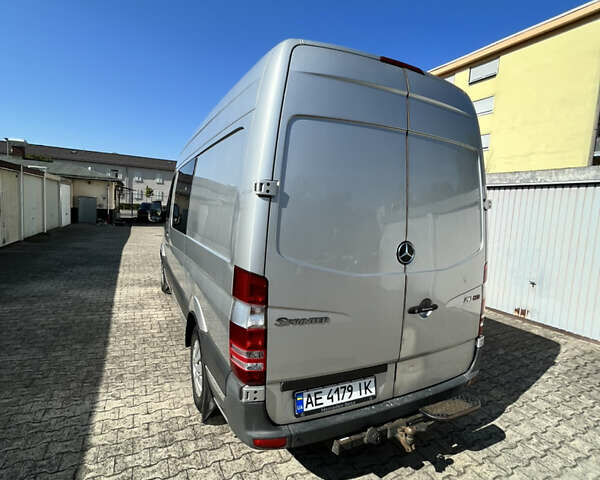 Серый Мерседес Sprinter, объемом двигателя 2.1 л и пробегом 370 тыс. км за 14161 $, фото 5 на Automoto.ua