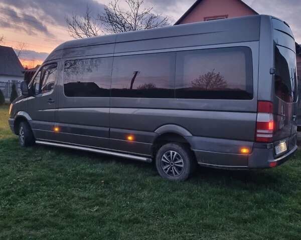 Серый Мерседес Sprinter, объемом двигателя 2.14 л и пробегом 500 тыс. км за 16515 $, фото 4 на Automoto.ua