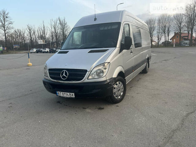 Серый Мерседес Sprinter, объемом двигателя 2.2 л и пробегом 490 тыс. км за 17900 $, фото 1 на Automoto.ua