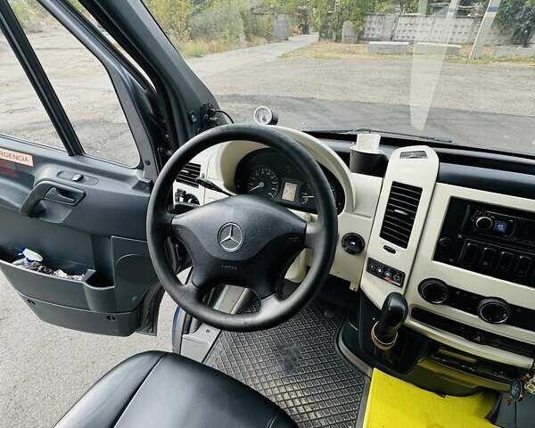 Серый Мерседес Sprinter, объемом двигателя 3.5 л и пробегом 600 тыс. км за 27950 $, фото 32 на Automoto.ua